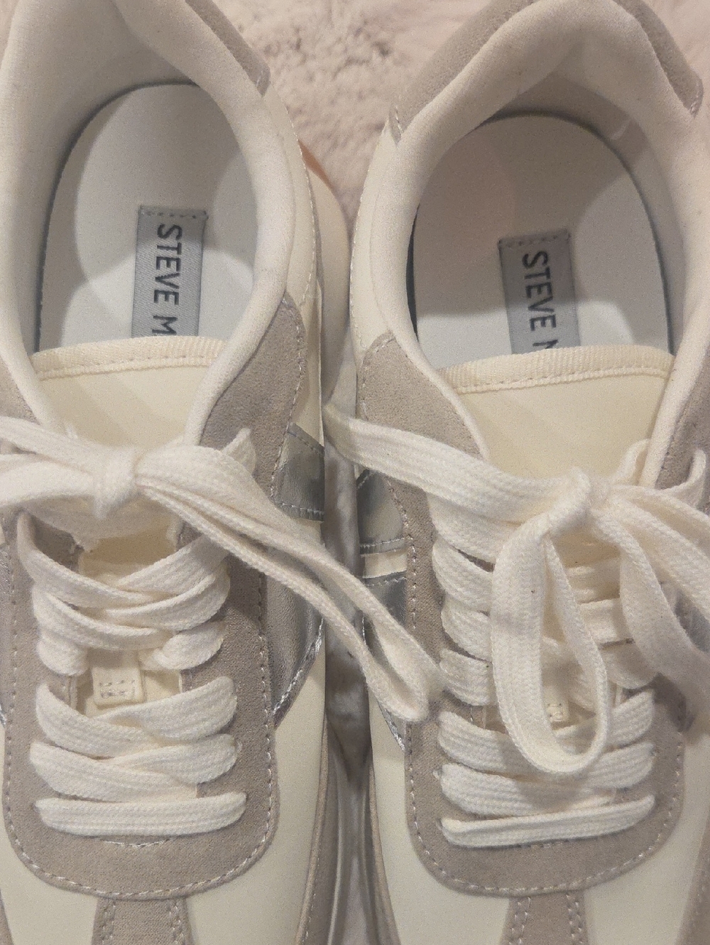 Steve Madden Cream & Silver Mixed-Material Sneakers